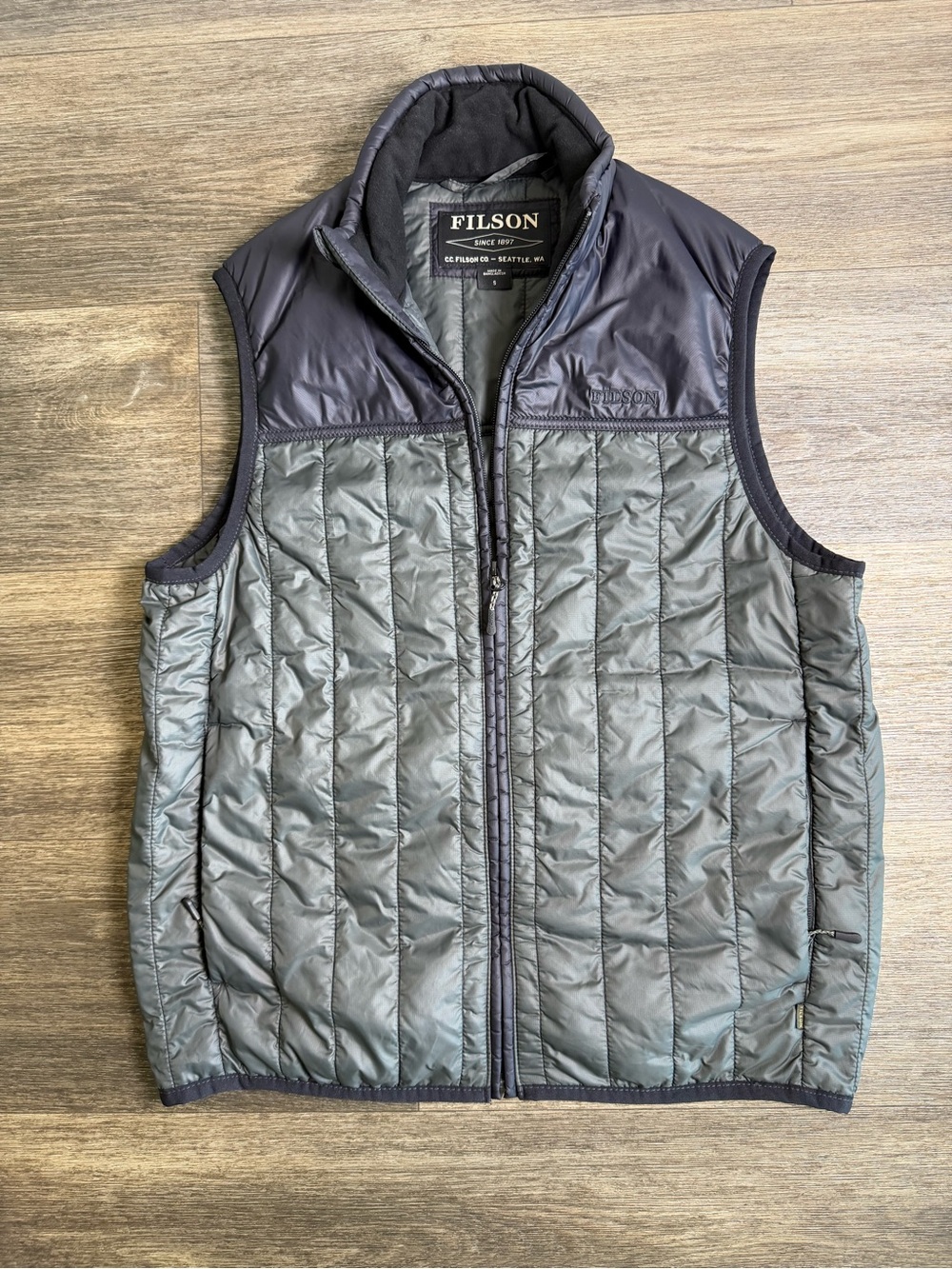 Filson Men’s Ultralight Vest - Gray with Dark Gray Trim